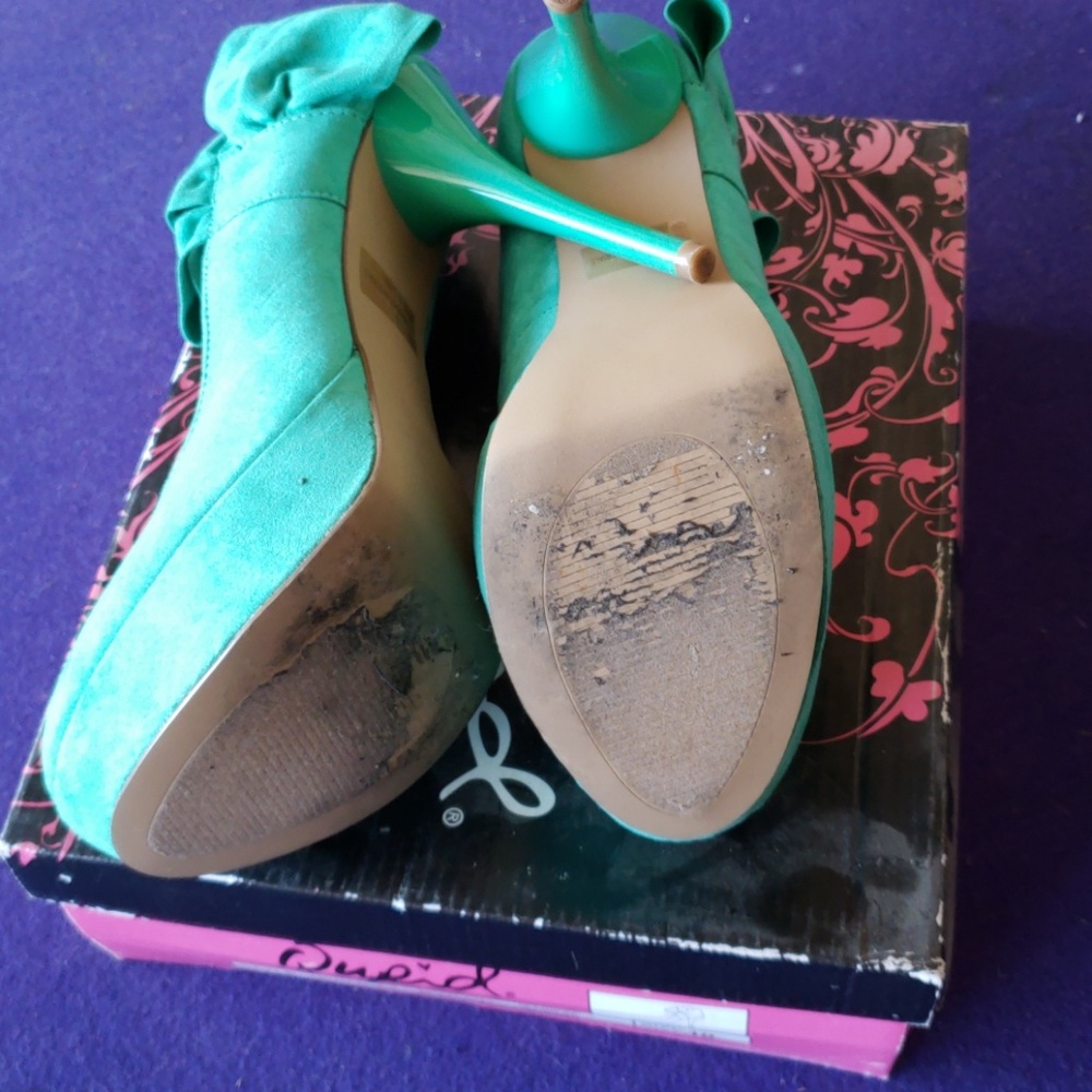 Shoes - Picture 4 of 4